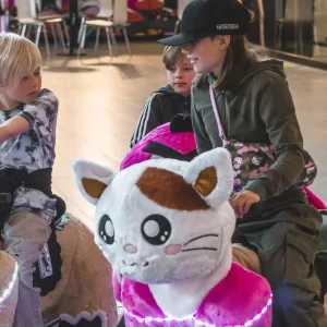 children with zoomzoo ridable toys